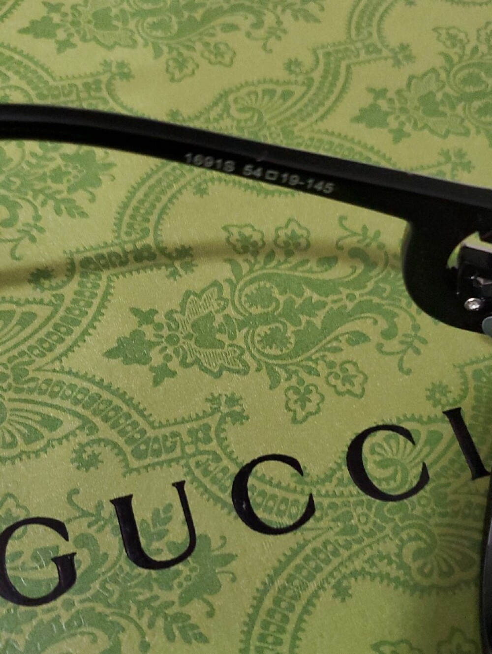 Gucci Black Cat-Eye Sunglasses with Silver Interlocking G - Picture 7 of 8
